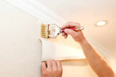 Pose de papier peint à Manlay — revêtements muraux et toiles de verre